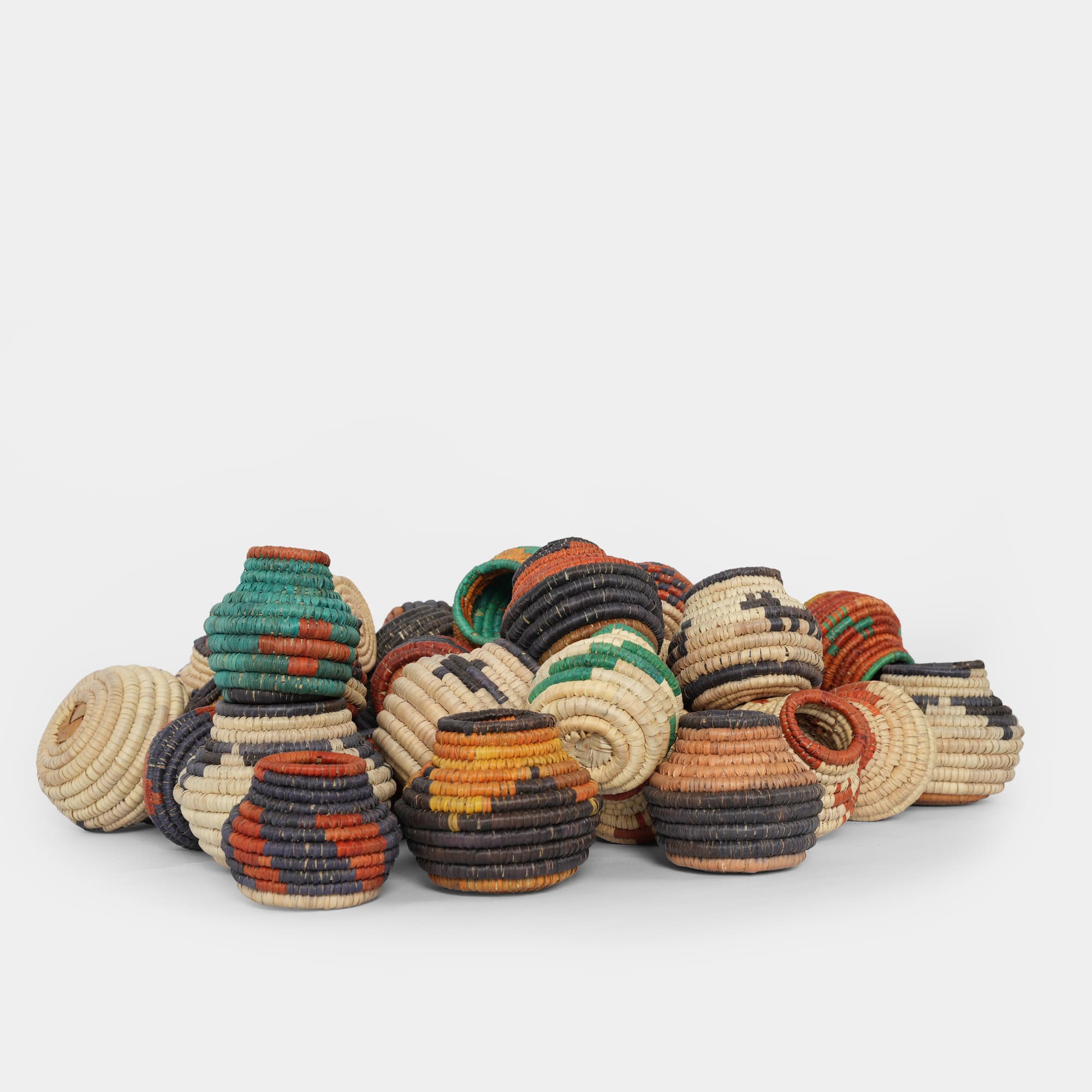 HANDWOVEN COLLECTOR'S GRADE BASKET (NAVU)